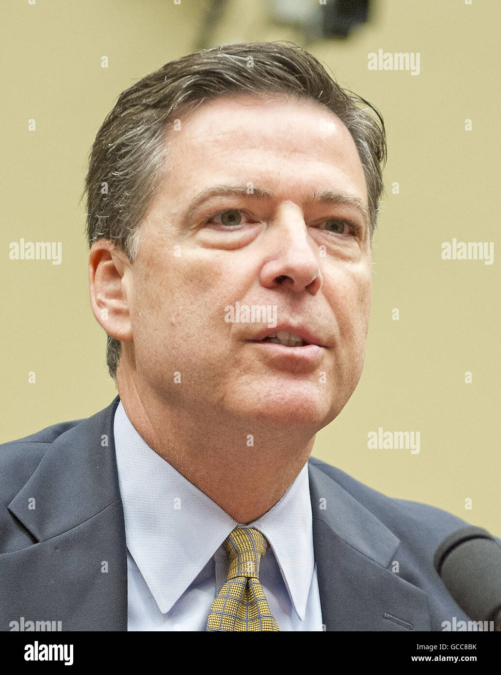 Washington, Distretto di Columbia, Stati Uniti d'America. 7 Luglio, 2016. Direttore dell'FBI James Comey testimonia davanti agli Stati Uniti Casa Comitato per la vigilanza e la riforma del governo dopo il suo annuncio martedì che egli vi consigliamo di non perseguire gli ex Segretario di Stato Usa Hillary Clinton per il mantenimento di un server privato al Campidoglio di Washington il giovedì, 7 luglio 2016.Credit: Ron Sachs/CNP. © Ron Sachs/CNP/ZUMA filo/Alamy Live News Foto Stock