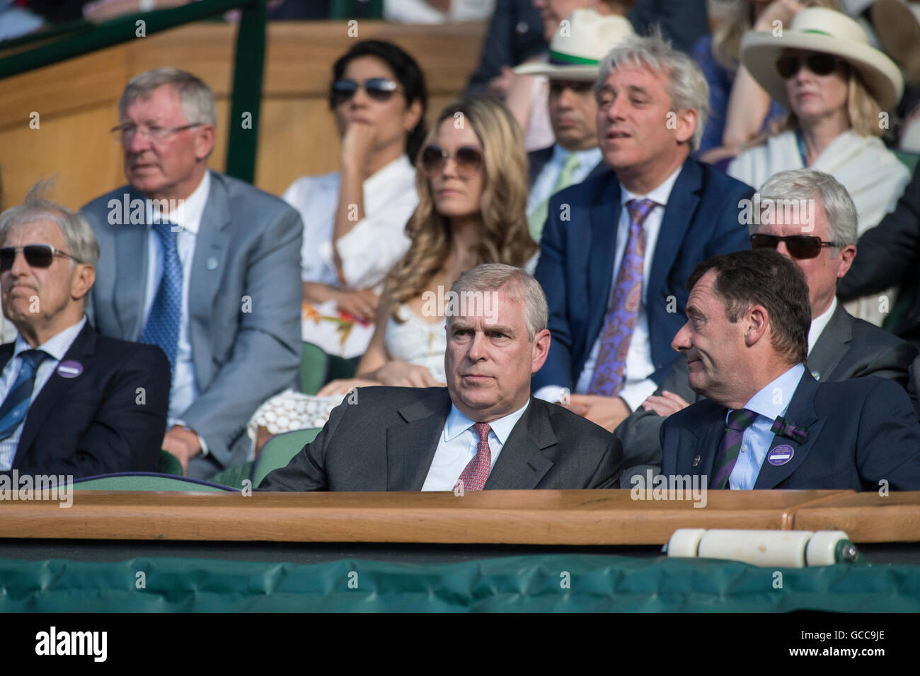 Londra, Regno Unito. 8 Luglio, 2016. Il torneo di Wimbledon Tennis Championships 2016 tenutosi presso il All England Lawn Tennis e Croquet Club di Londra, Inghilterra, Regno Unito. Andy Murray (GBR) [1] v Tomas BERDYCH (CZE) [10]. Gentlemen's Semi-Final, Centre Court. Credito: Duncan Grove/Alamy Live News Foto Stock