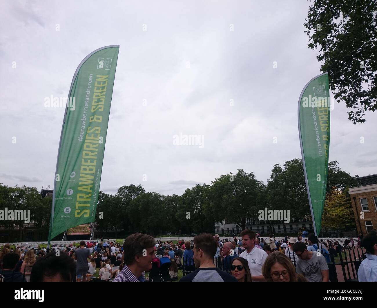 Le fragole e il torneo di Wimbledon 2016 donne Screening finale al Duke of York Square, Londra, UK 9 luglio 2016 Credit: Nastia M/Alamy Live News Foto Stock