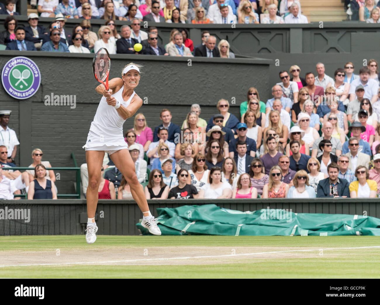 Londra, Regno Unito. 9 Luglio, 2016. Il torneo di Wimbledon Tennis Championships 2016 tenutosi presso il All England Lawn Tennis e Croquet Club di Londra, Inghilterra, Regno Unito. Serena Williams (USA) [1] v Angelique Kerber (GER) [4]. Ladies' Singles finale, Centre Court. Nella foto:- Angelique Kerber. Credito: Duncan Grove/Alamy Live News Foto Stock