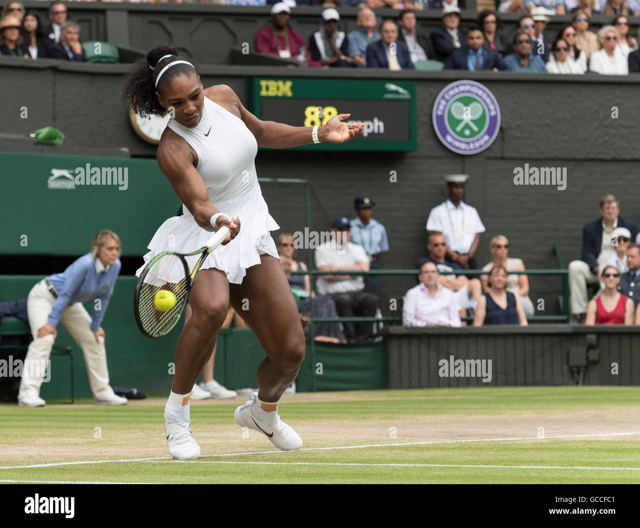 Londra, Regno Unito. 9 Luglio, 2016. Il torneo di Wimbledon Tennis Championships 2016 tenutosi presso il All England Lawn Tennis e Croquet Club di Londra, Inghilterra, Regno Unito. Serena Williams (USA) [1] v Angelique Kerber (GER) [4]. Ladies' Singles finale, Centre Court. Nella foto:- Serena Williams. Credito: Duncan Grove/Alamy Live News Foto Stock