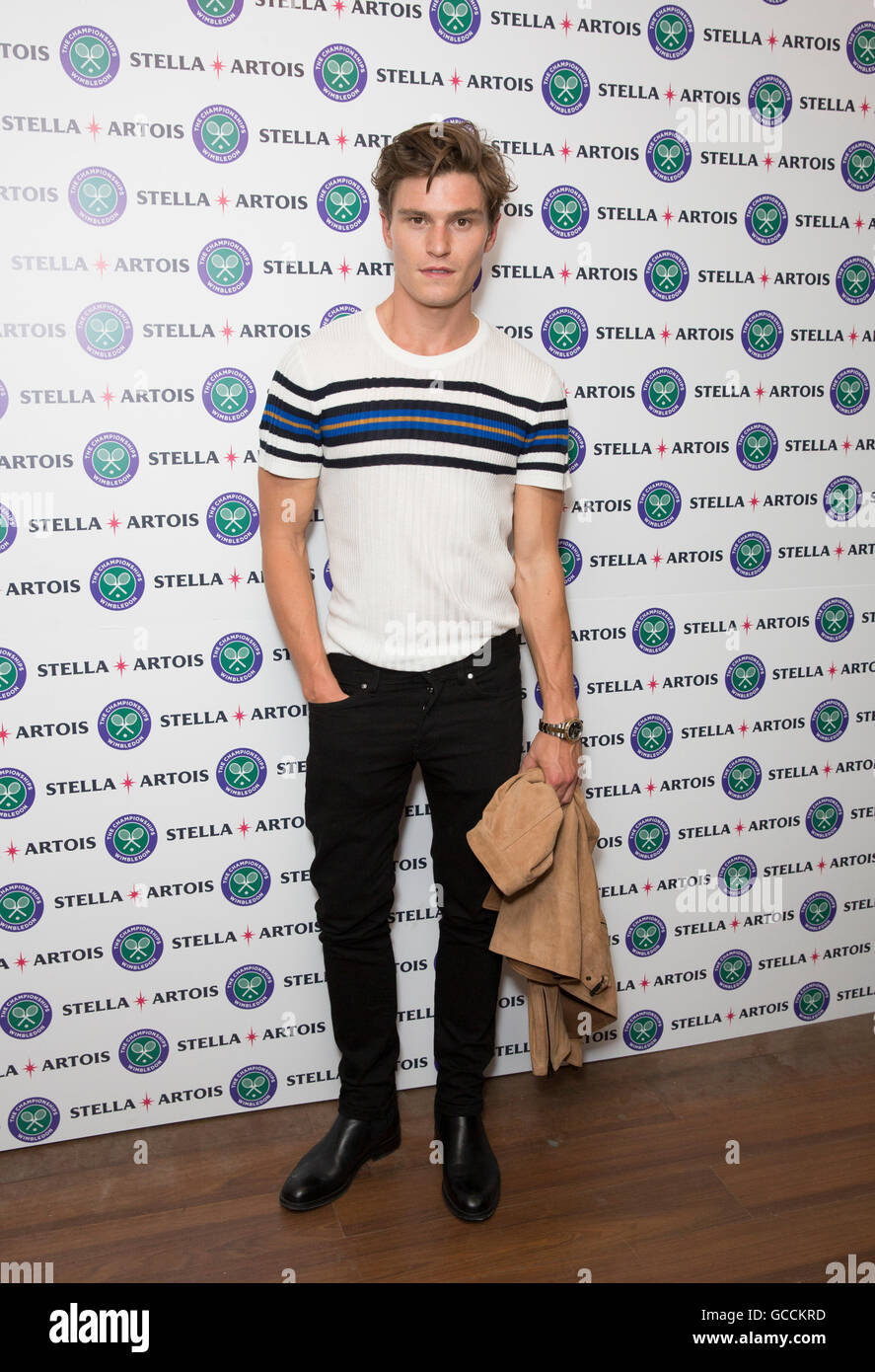 Oliver Cheshire partecipa al Time Portal, un'esperienza teatrale coinvolgente creata da Olivier Award nominata Les Enfants Terribles e Framestore e creata in occasione della partnership Stella Artois con il Wimbledon Championships nel nord di Londra. Foto Stock