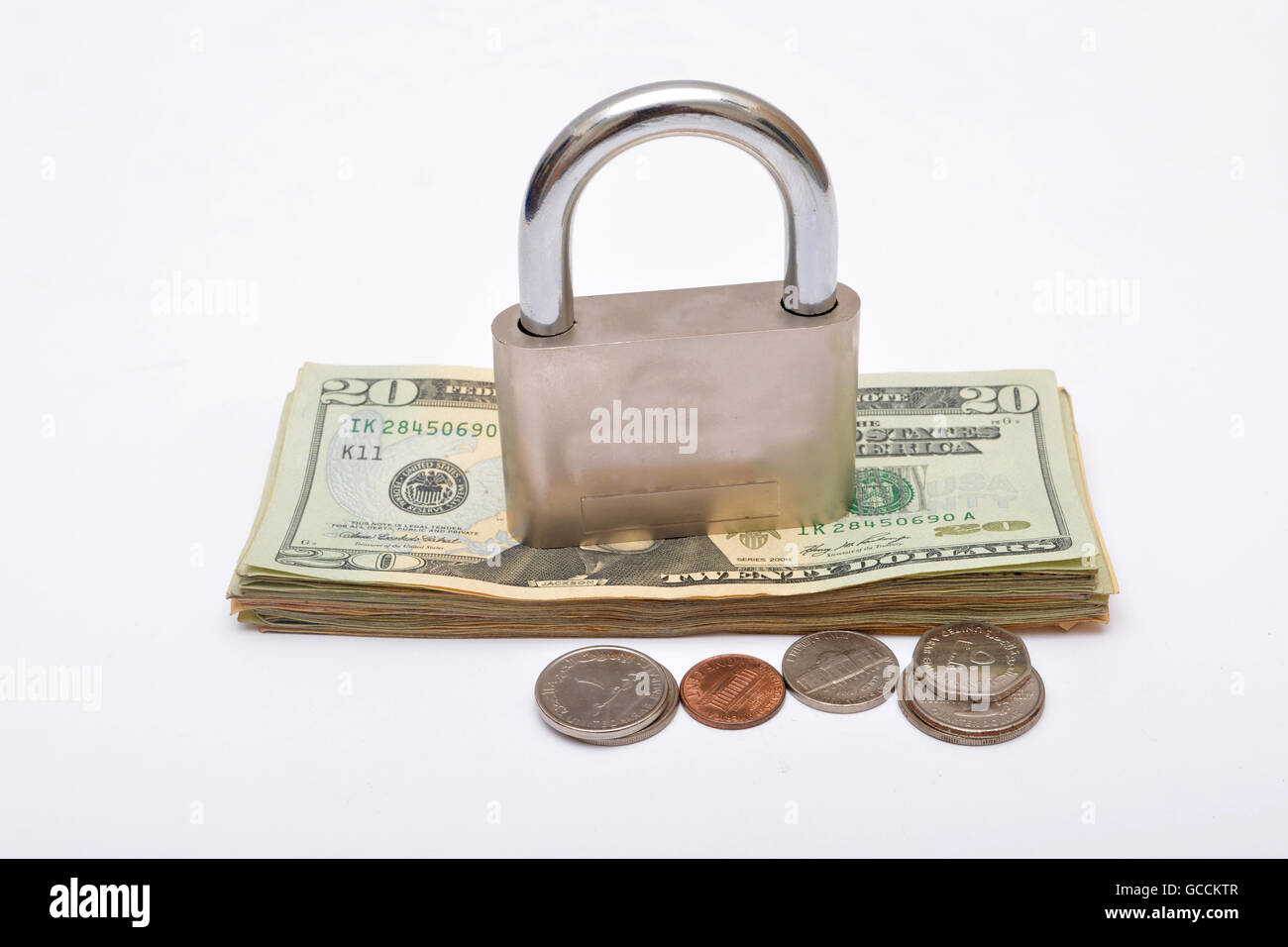 Valuta dollari con il dispositivo di bloccaggio sulla parte superiore e le monete in euro. Foto Stock