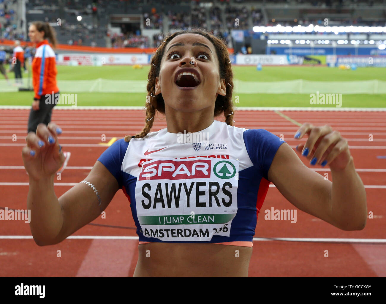 Gran Bretagna Jazmin Segatori festeggia dopo aver vinto la medaglia d'argento alle Donne Salto in lungo durante il giorno tre del 2016 Europei di Atletica presso lo Stadio Olimpico di Amsterdam. Foto Stock