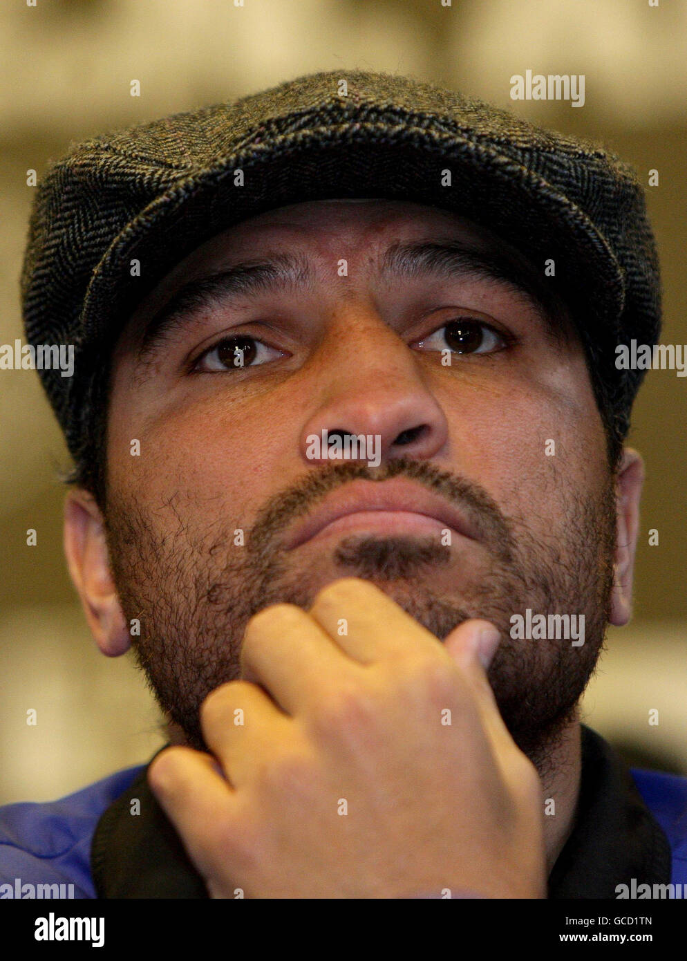 Il peso pesante di John Ruiz durante il Head to Head al Municipio di Manchester, Manchester. Foto Stock