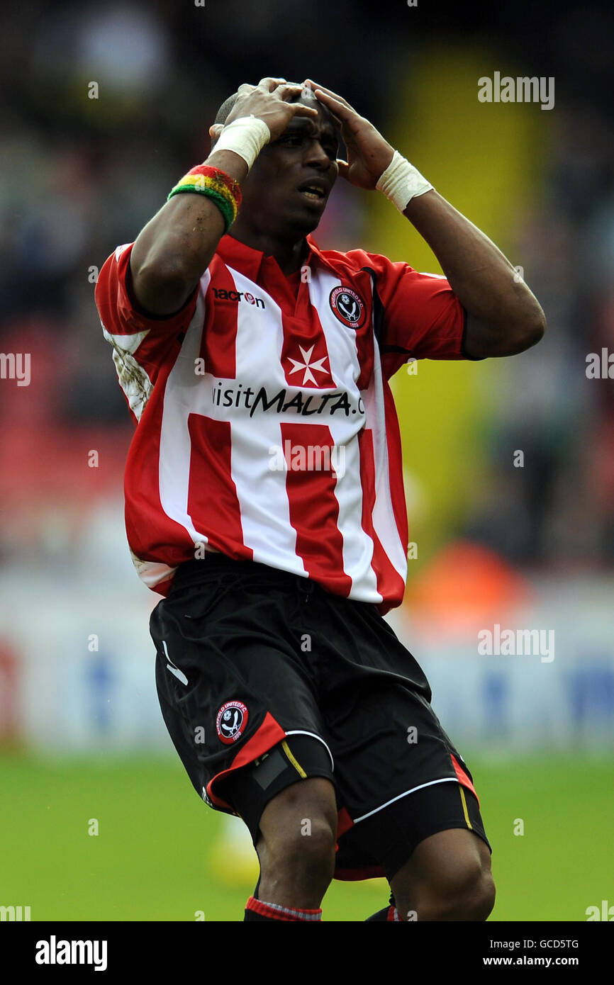 Calcio - Coca Cola Football League Championship - Sheffield United / Queens Park Rangers - Bramall Lane. Henri Camara di Sheffield United rugge un'occasione perduta durante la partita del campionato Coca-Cola a Bramall Lane, Sheffield. Foto Stock