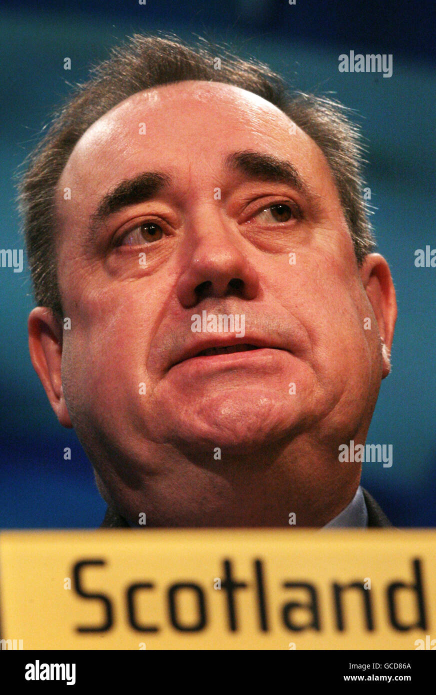 Il leader della SNP Alex Salmond parla alla conferenza di primavera del partito nazionale scozzese ad Aviemore, nelle Highlands scozzesi. Foto Stock