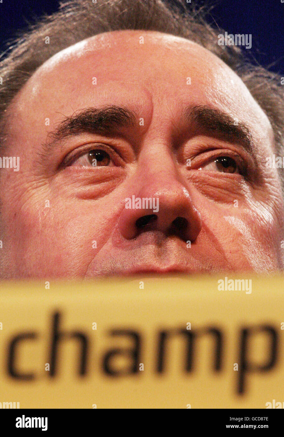 Il leader della SNP Alex Salmond parla alla conferenza di primavera del partito nazionale scozzese ad Aviemore, nelle Highlands scozzesi. Foto Stock