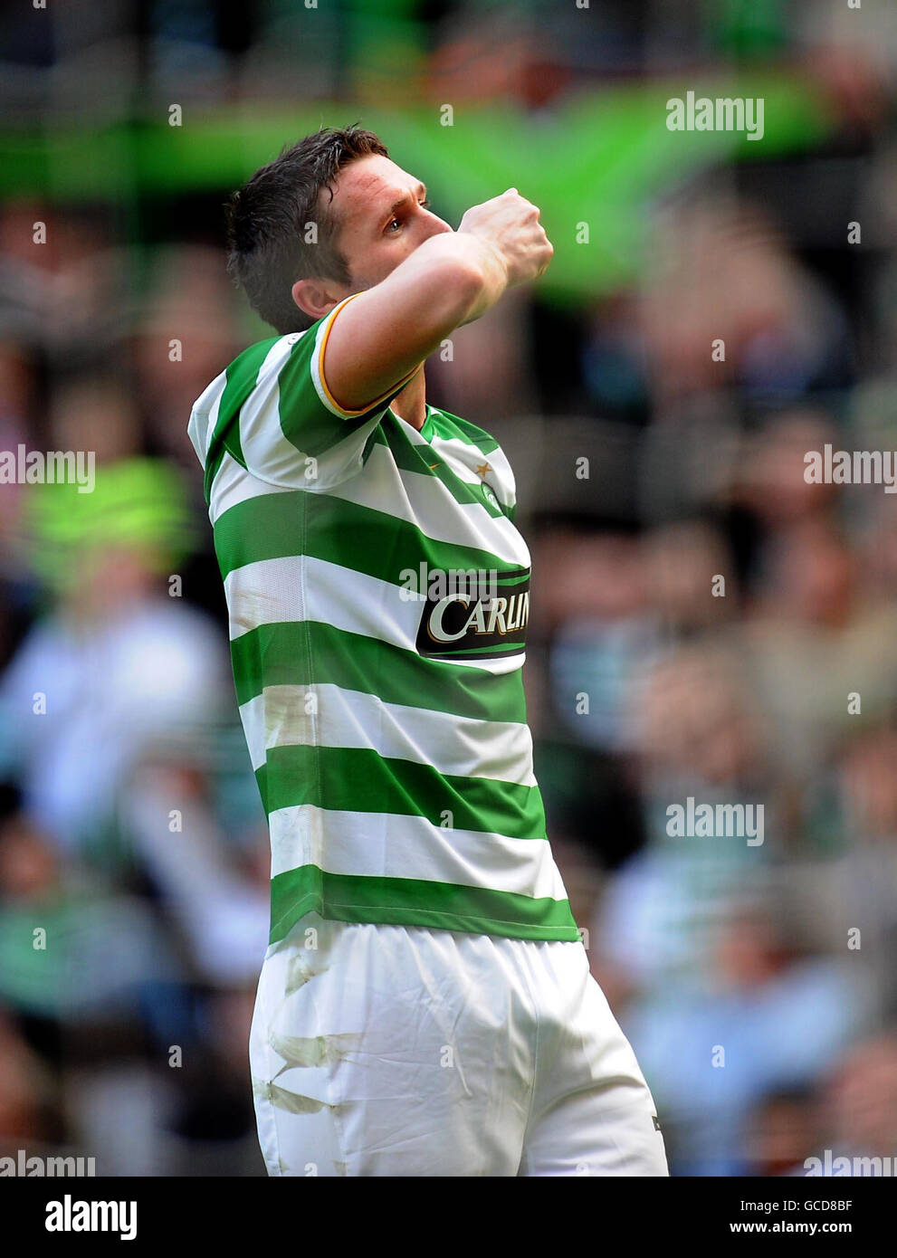 Il Celtic's Robbie Keane celebra il suo secondo obiettivo durante la partita della Clydesdale Bank Premier League al Celtic Park di Glasgow. Foto Stock