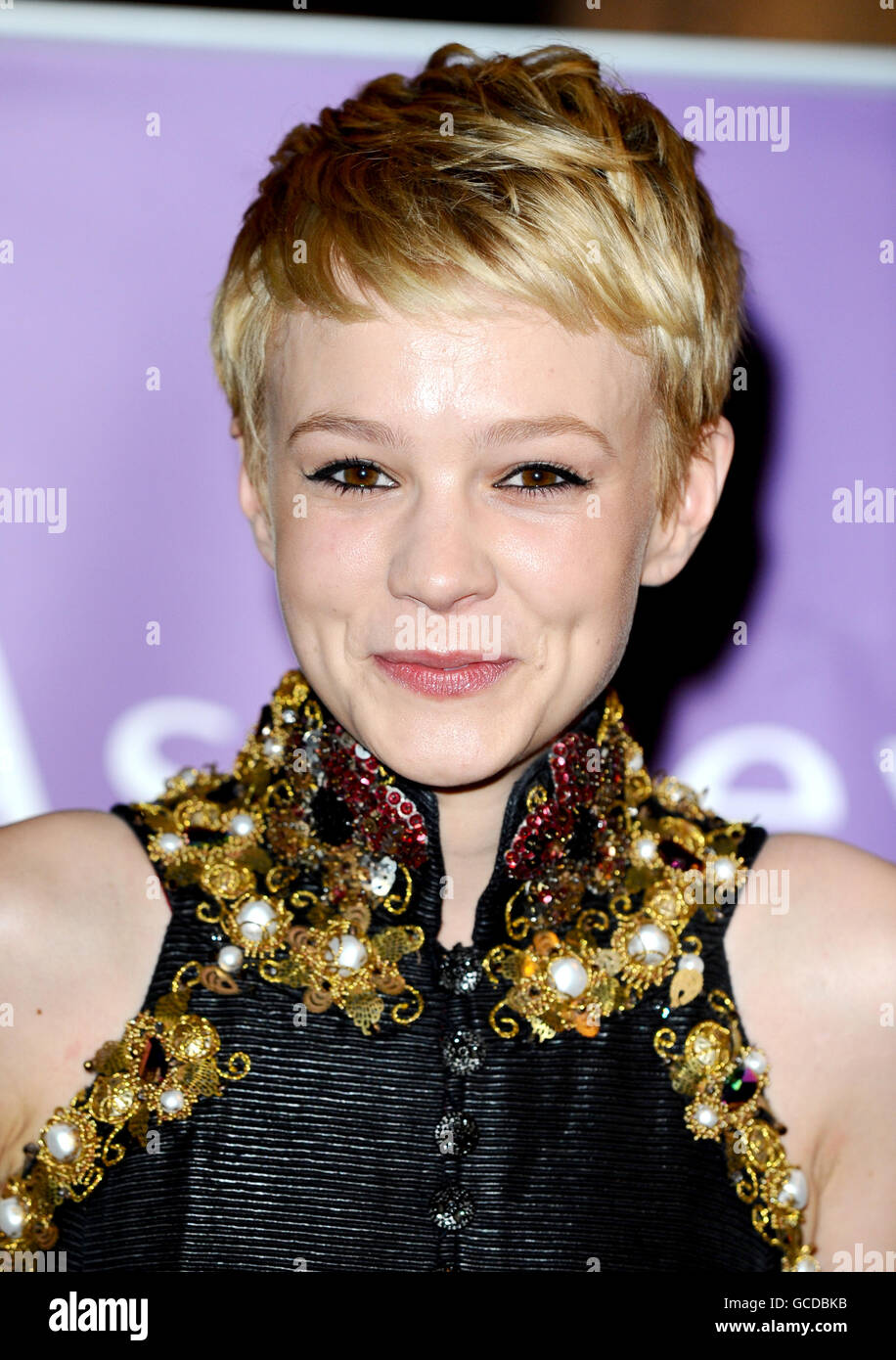 Carey Mulligan arriva al Pre-BAFTA Party tenutosi ad Aspreys a Londra. Foto Stock