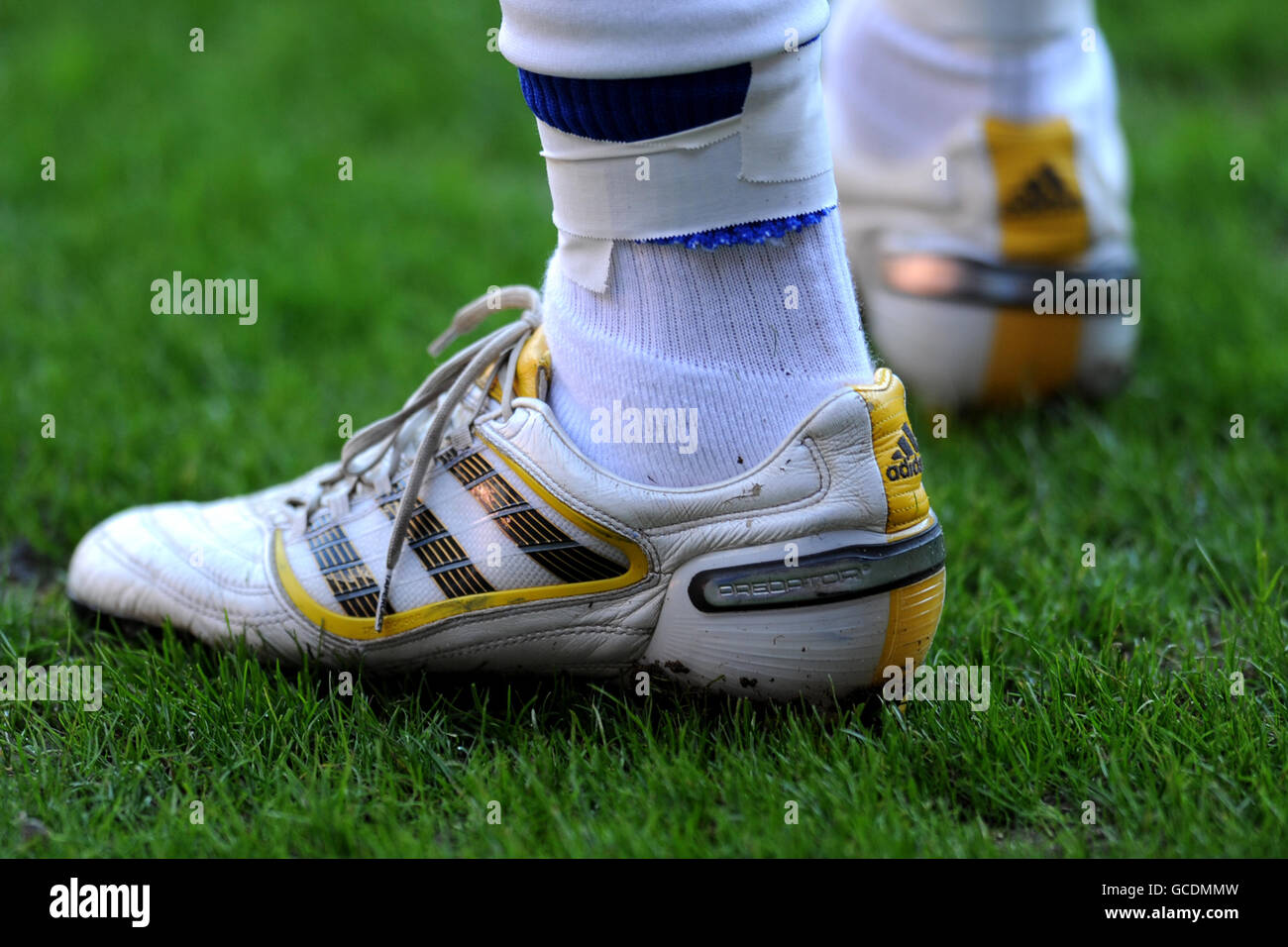 Un paio di adidas predator scarpe da calcio Foto stock - Alamy