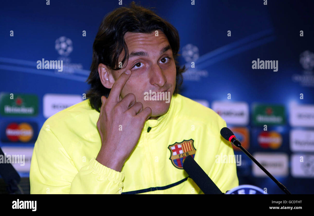 Soccer - UEFA Champions League - Quarti di Finale - Prima tappa - Arsenal v Barcelona - Barcelona Formazione e conferenza stampa - ... Foto Stock