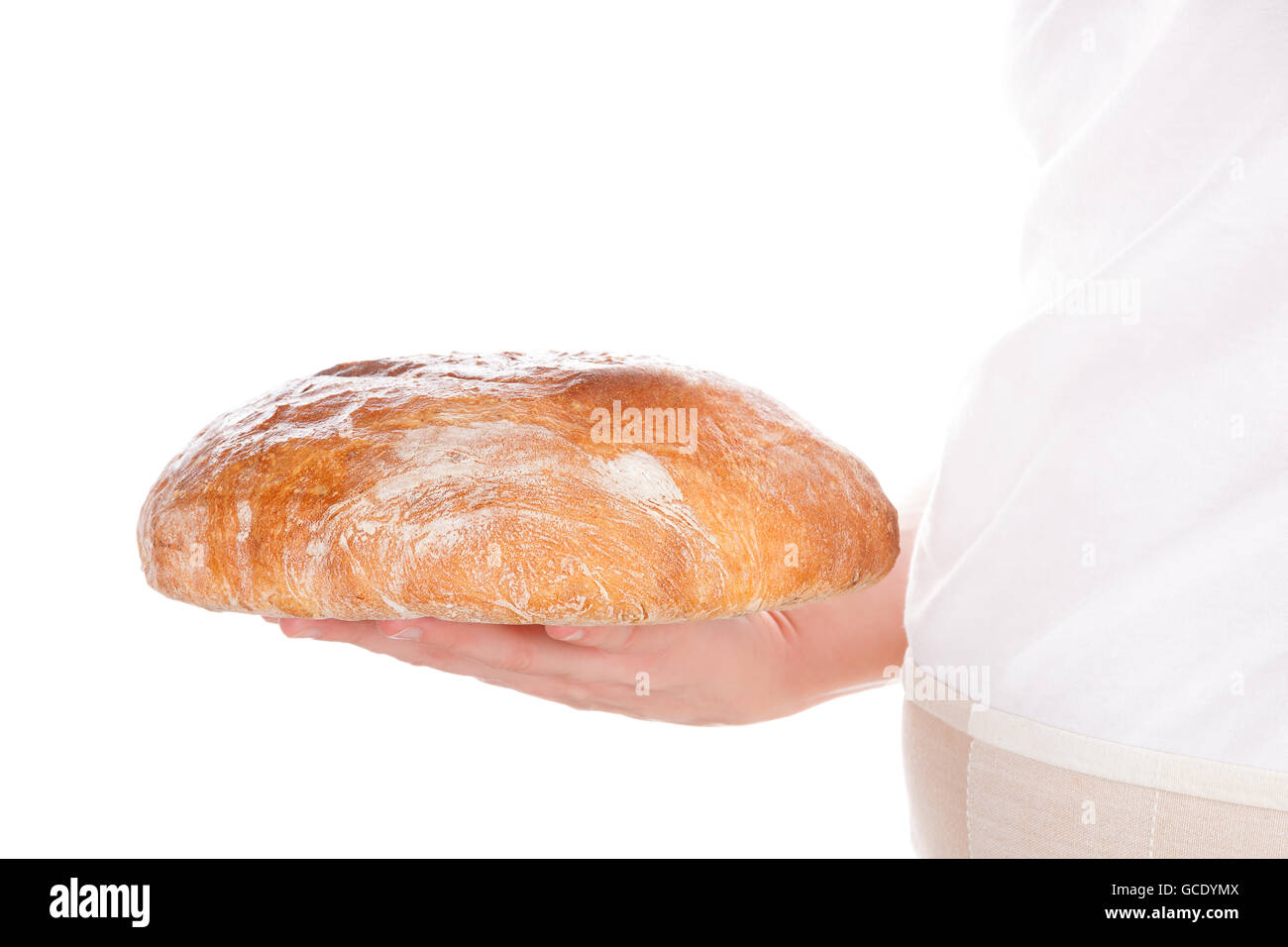 Baker holding fresca pane fatto isolato su sfondo bianco. Panetteria e Pasticceria. Foto Stock