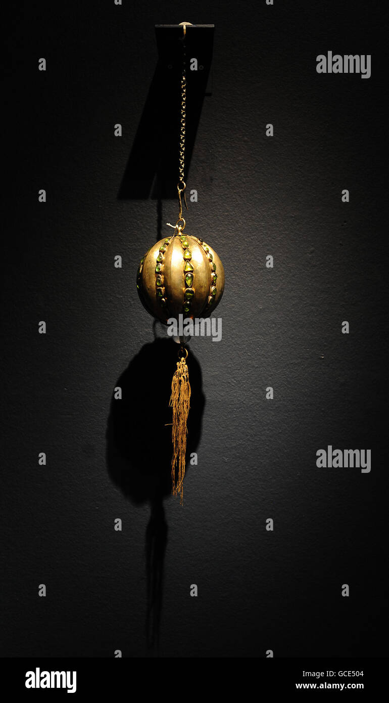 200,000 è esposto durante l'anteprima del The Arts of the Islamic World sale alla casa d'aste Sotheby's, Londra. Foto Stock