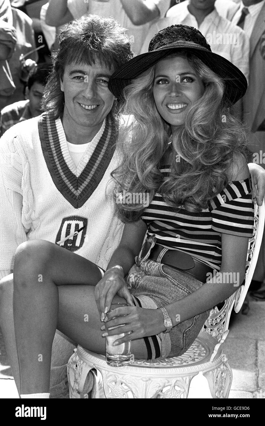 Rolling Stone Bill Wyman, e la sua sposa di 18 anni che sarà Mandy Smith al lancio di Sticky Fingers, il ristorante del vecchio rocker a Kensington, Londra. Foto Stock