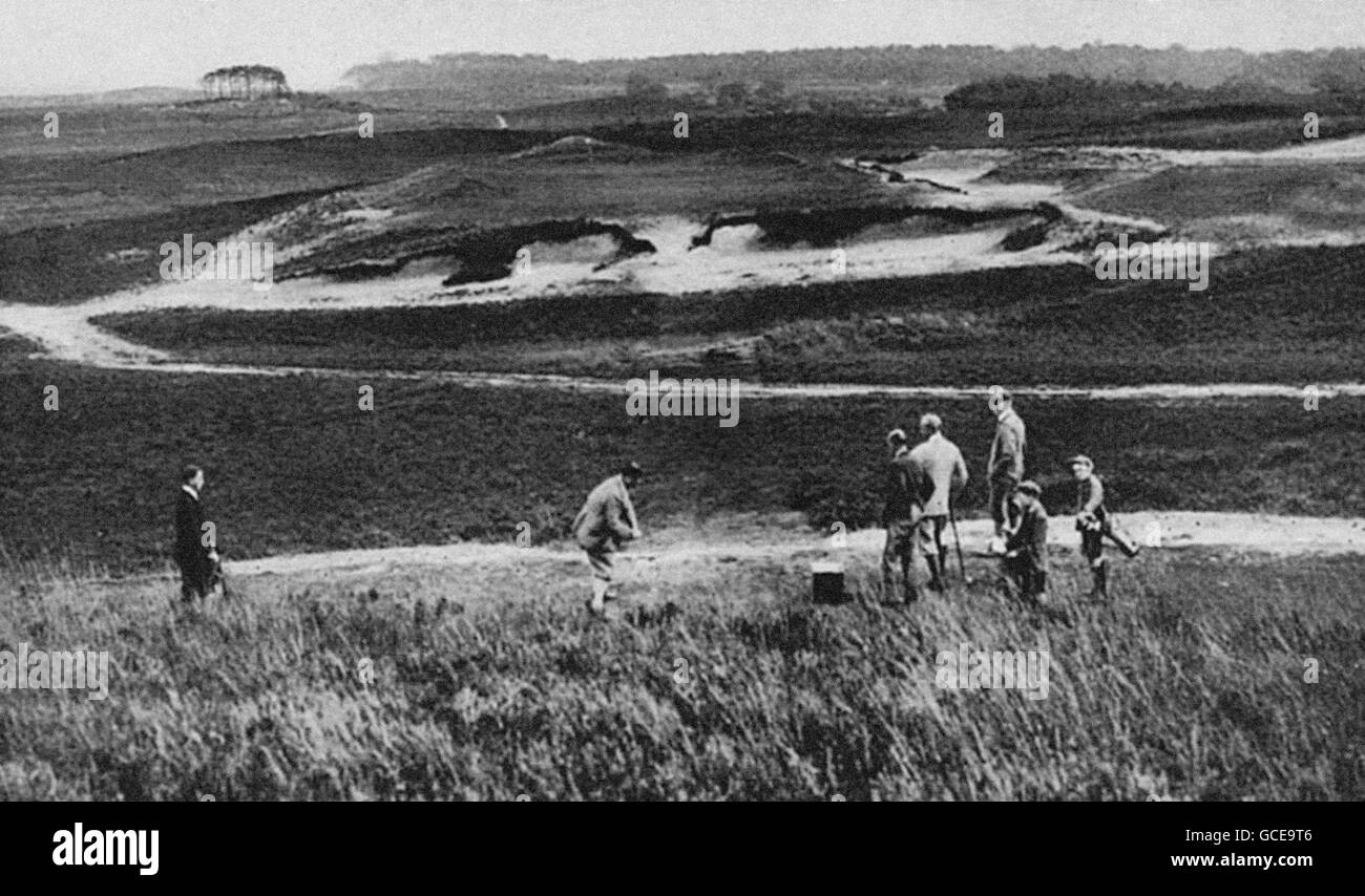 Golf - il nuovo campo - Sunningdale, Berkshire. La quinta buca, che mostra il tee e il verde sul nuovo campo da golf al Sunningdale Golf Club. Foto Stock