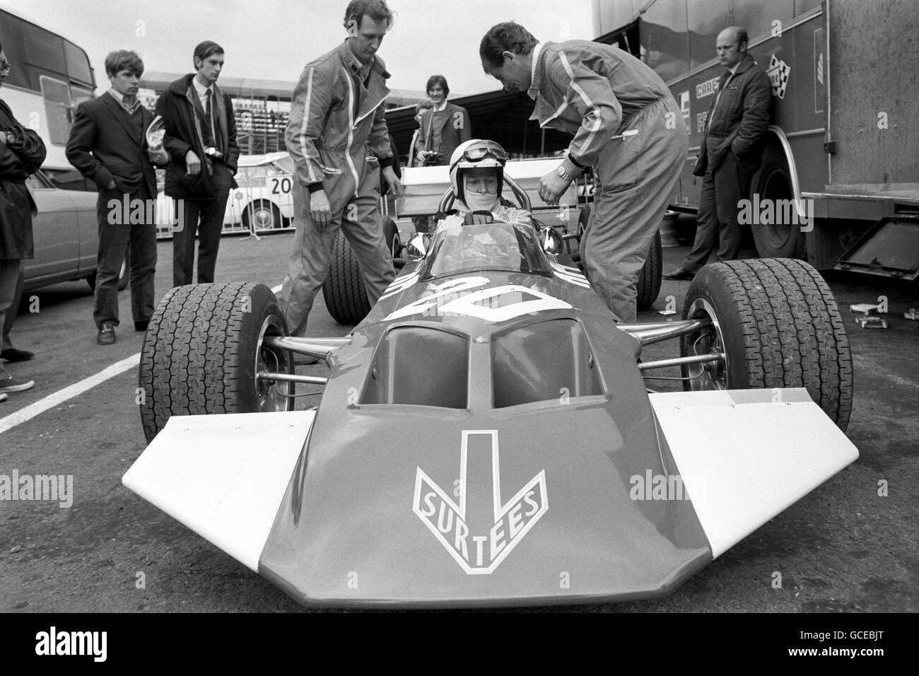 Formula uno Motor Racing - RAC British Grand Prix - Brands Hatch. John Surtees, Surtees TS7 Foto Stock