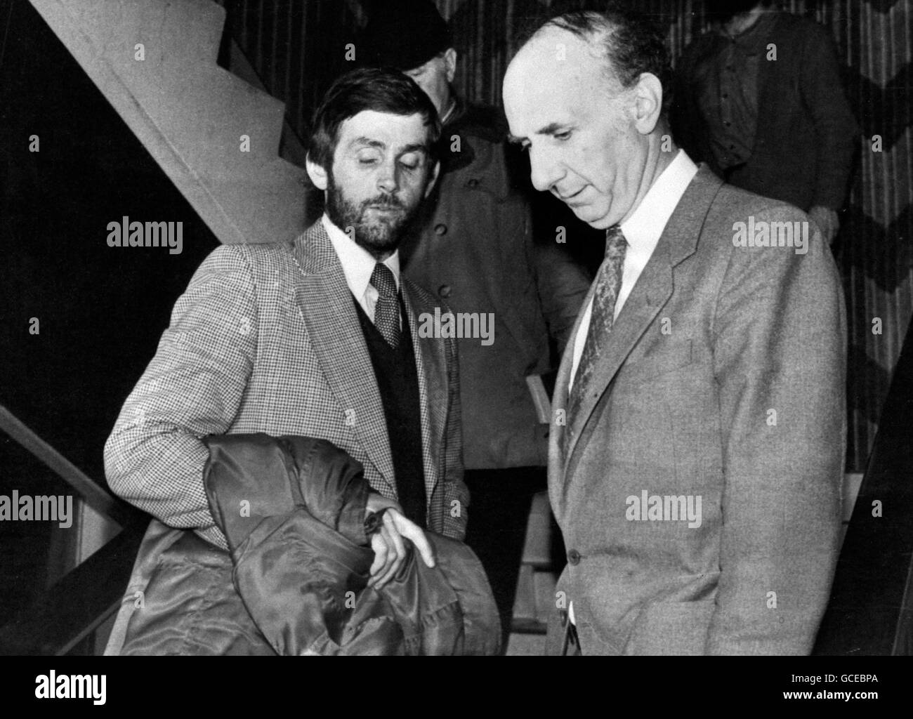 Edward Lyons, deputato laburista per Bradford West, nella sua circoscrizione, ieri sera ha annunciato che si dimetterà il laburista e si unirà ai socialdemocratici. Con Lyons, deputato laburista per 14 anni e membro del partito per 30 anni, è Peter Birkby, presidente della circoscrizione elettorale che si unirà al nuovo partito. Foto Stock