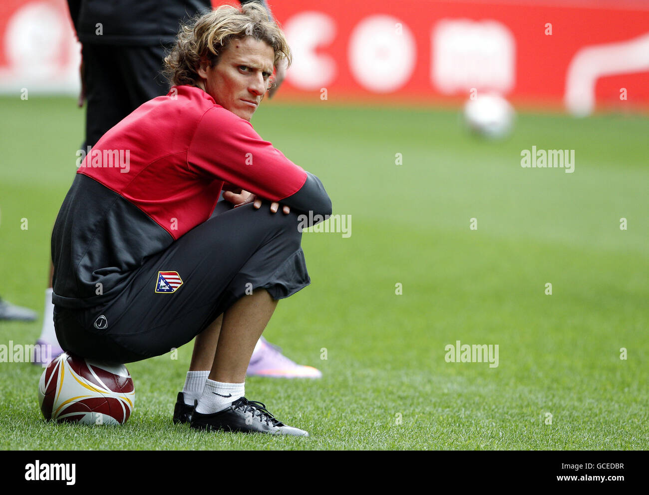 Calcio - UEFA Europa League - Semifinale - seconda gamba - Liverpool / Atletico Madrid - Atletico Madrid formazione e stampa Conf.... Diego Forlan dell'Atletico Madrid durante la sessione di allenamento ad Anfield, Liverpool. Foto Stock