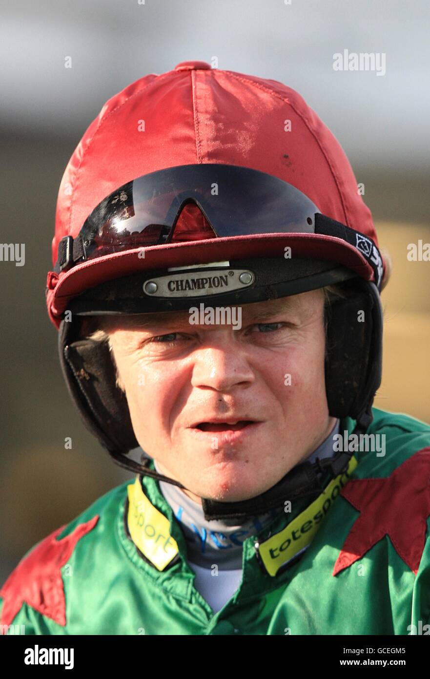 Corse ippiche - 2010 Grand National di John Smith - primo giorno - Ippodromo di Aintree. Richard Thornton, Jockey Foto Stock