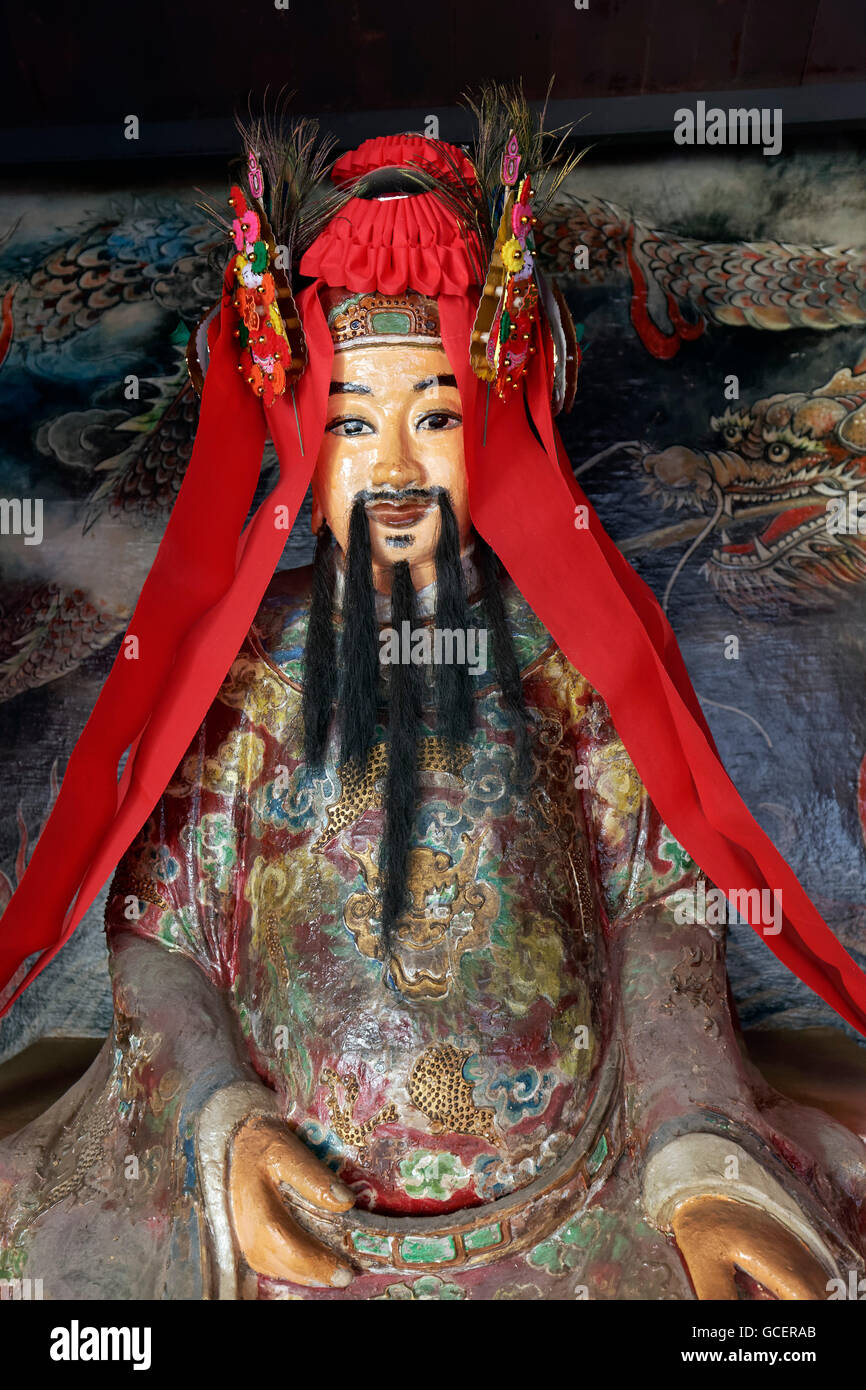 La statua del santo cinese Hung Shing, Hung Shing o Tai Wong Temple, Ping Shan Heritage Trail, Hang Mei Tsuen Foto Stock