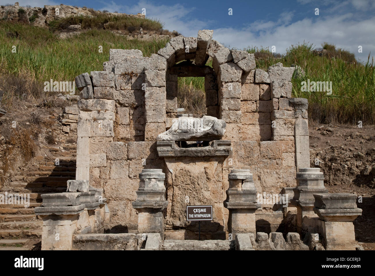 Ninfeo, luogo di culto delle ninfe, antico sito archeologico di Perge, Antalya, Riviera Turca, Turchia, Asia Foto Stock