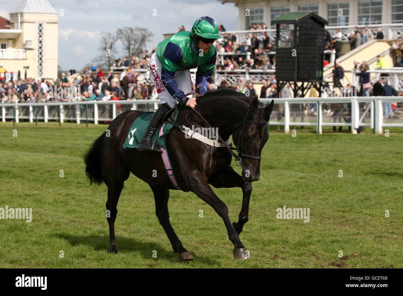 Impact zone guidato da Wilson Renwick che va a postare per La caccia agli handicap Weatherbys Printing Services Foto Stock
