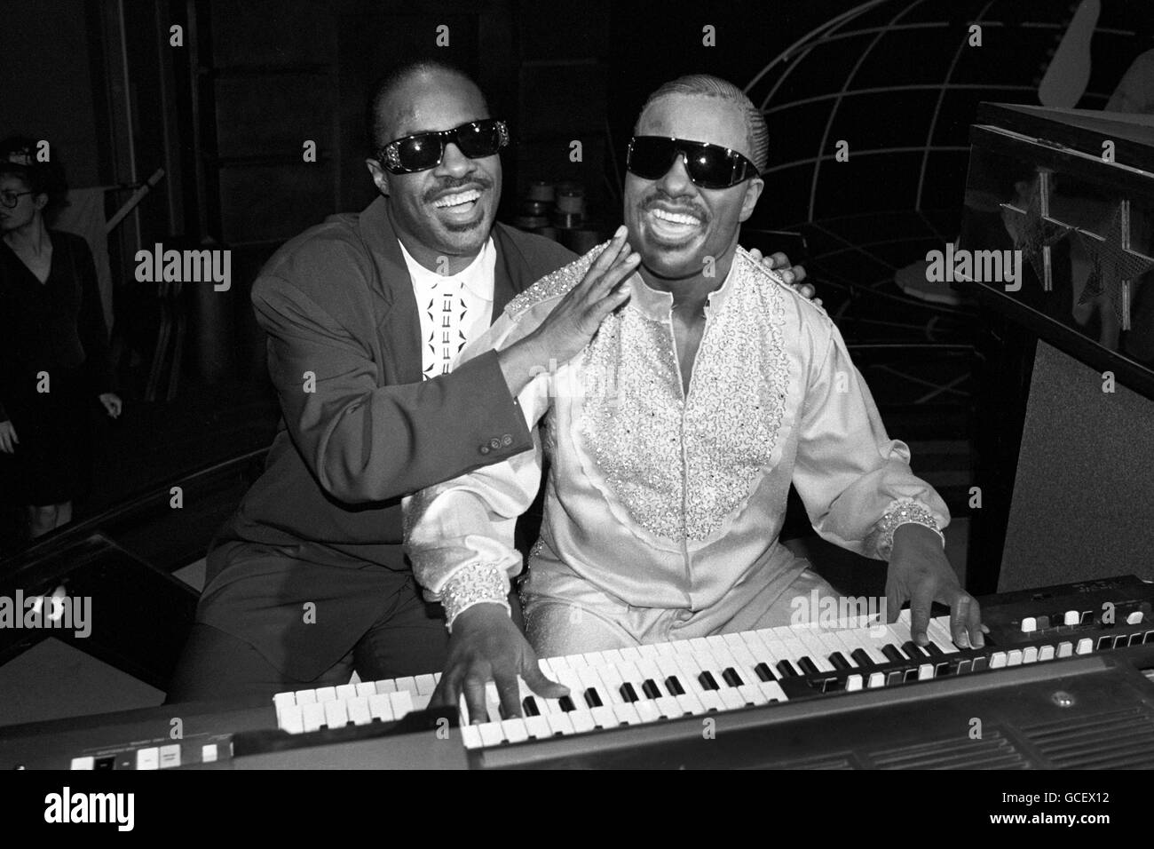 La star pop Stevie Wonder in un doppio atto con la sua nuova ceretta alle tastiere, al Rock Circus, un nuovo progetto del Tussauds Group, presso il recentemente rinnovato London Pavilion di Piccadilly Circus. Foto Stock