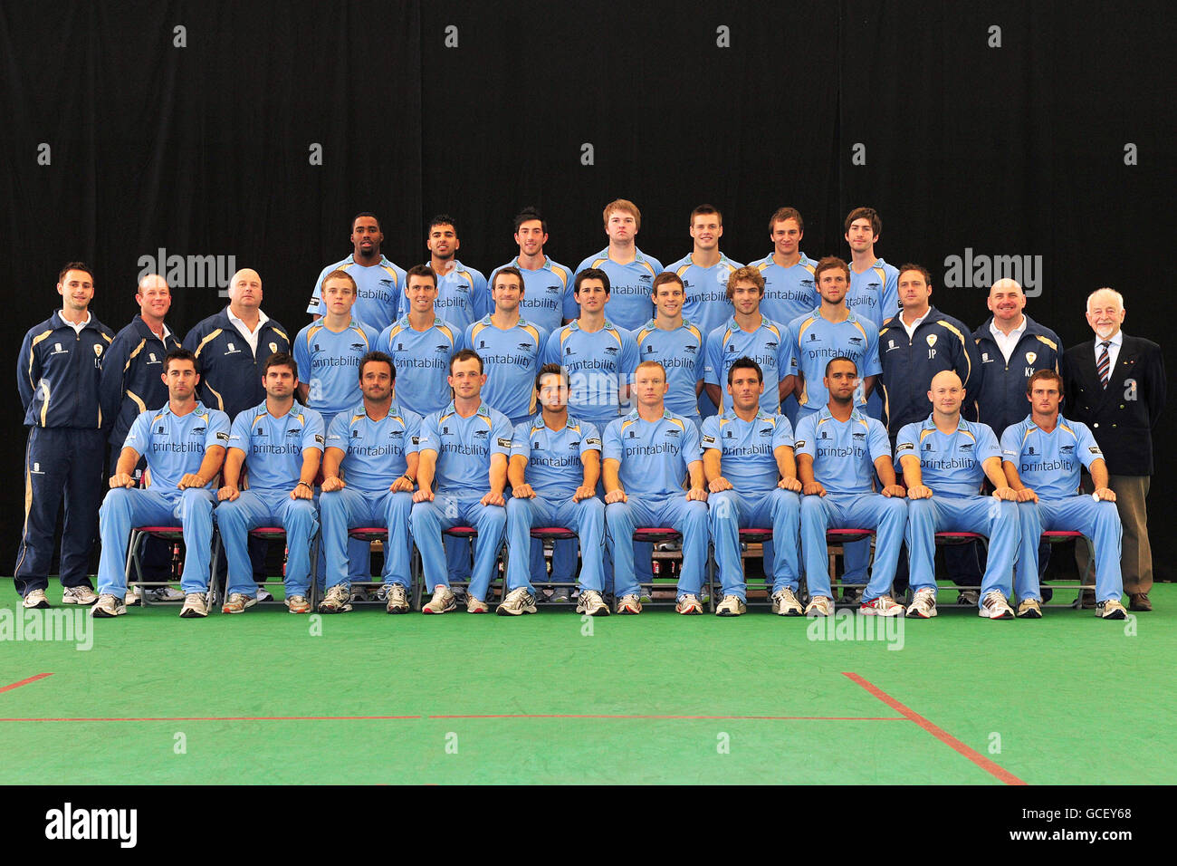 Prima fila L-R Tom Groenewald, Ian Hunter, Steffan Jones, Graham Wagg, Greg Smith, Chris Rogers, Tom Lungley, Robin Peterson, John Sadler, Garry Park. Middle Row; L-R Luke Story, Andy Brown, John Morris, ben Slater, Wayne Madsen, Lee Goddard, Dan Redfern, Tom Poynton, Paul Borrington, Ross Whitely, James Pipe, Karl Krikken, John Brown. Back Row; L-R Chesney Hughes, Atif Sheikh, Mark Footitt, ed Jones, Jonathan Clare, Matt Higgingbottom, Jake Needham al Derbyshire County Cricket Club foto chiamata al County Ground Foto Stock