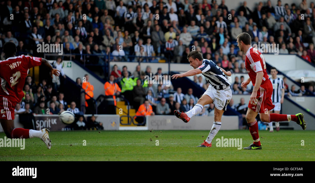 Calcio - Coca-Cola Football League Championship - West Bromwich Albion / Middlesbrough - The Hawthorns. Simon Cox di West Bromwich segna durante la partita del campionato Coca-Cola presso gli Hawthorns di West Bromwich. Foto Stock