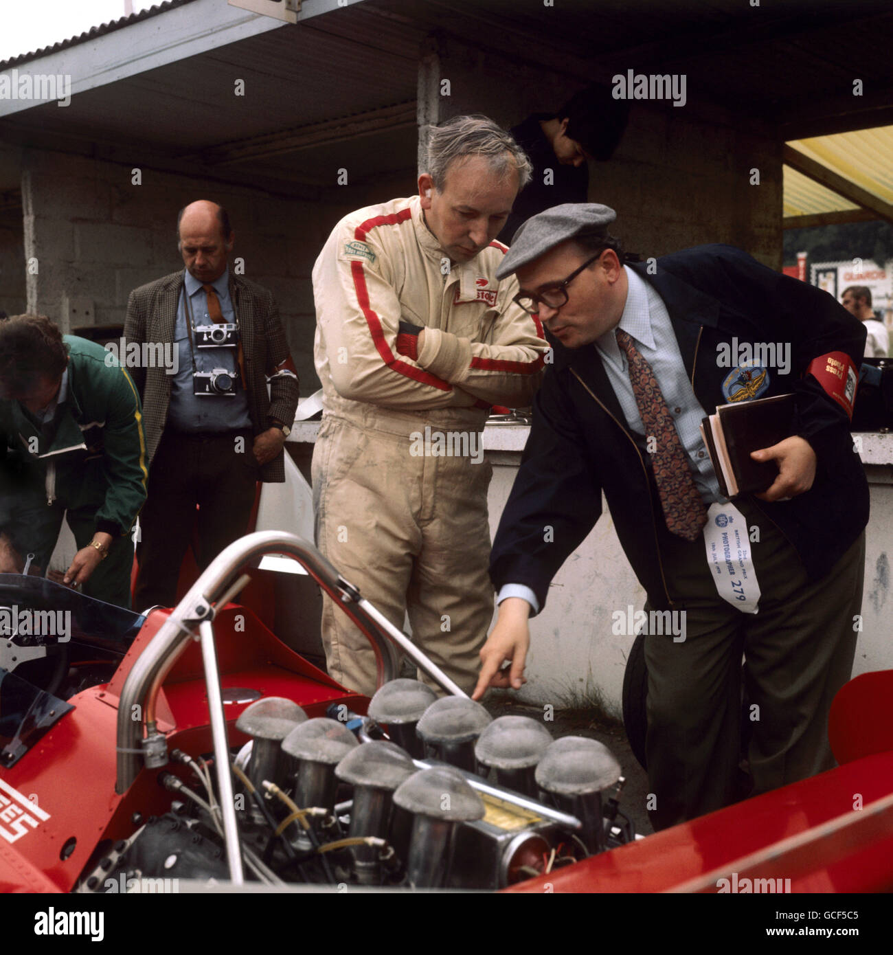 Formula uno Motor Racing - RAC British Grand Prix - Brands Hatch. Il pilota da corsa John Surtees con la sua vettura TS 7 di Formula 1 a Brands Hatch, Kent. Foto Stock