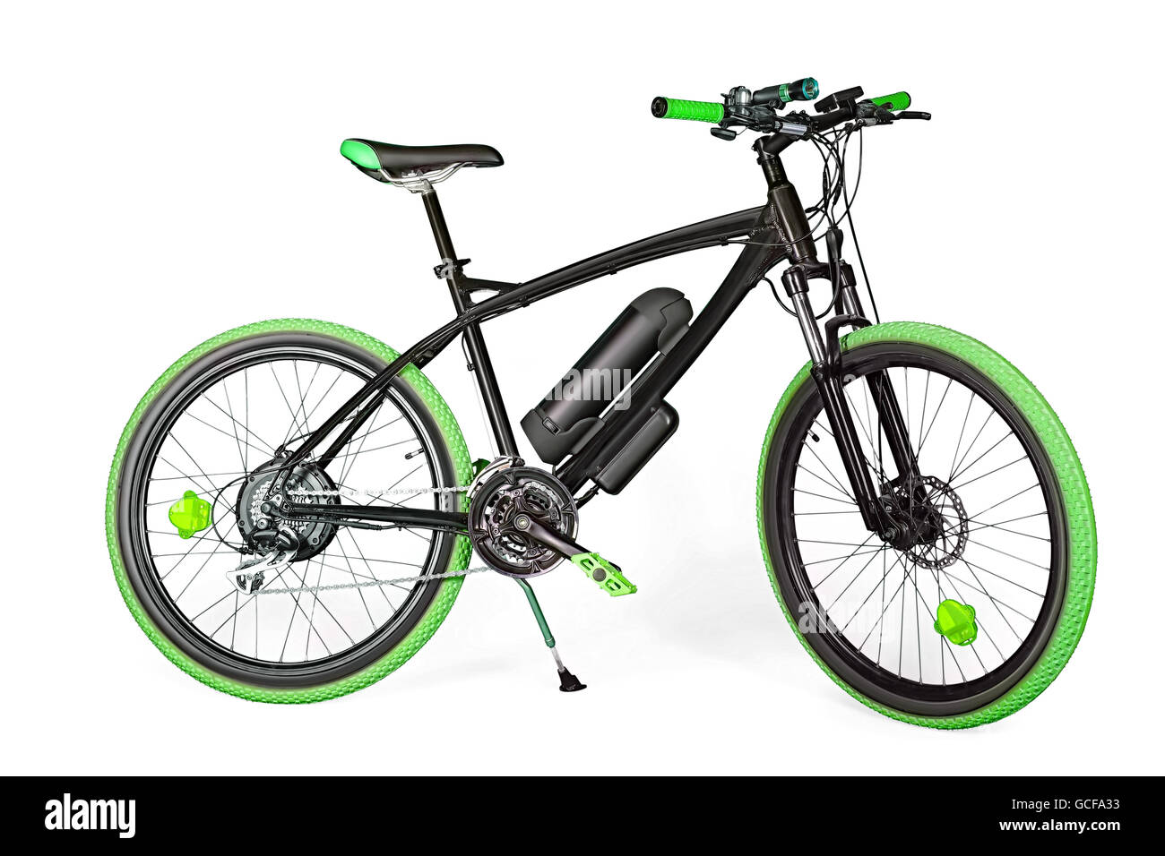 Nero e verde bicicletta elettrica isolata su bianco con tracciato di ritaglio Foto Stock