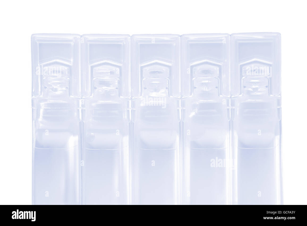 Plastica moderna BFS (Blow Fill Seal) ampolle pack. Isolato su bianco con percorso di clipping. Foto Stock