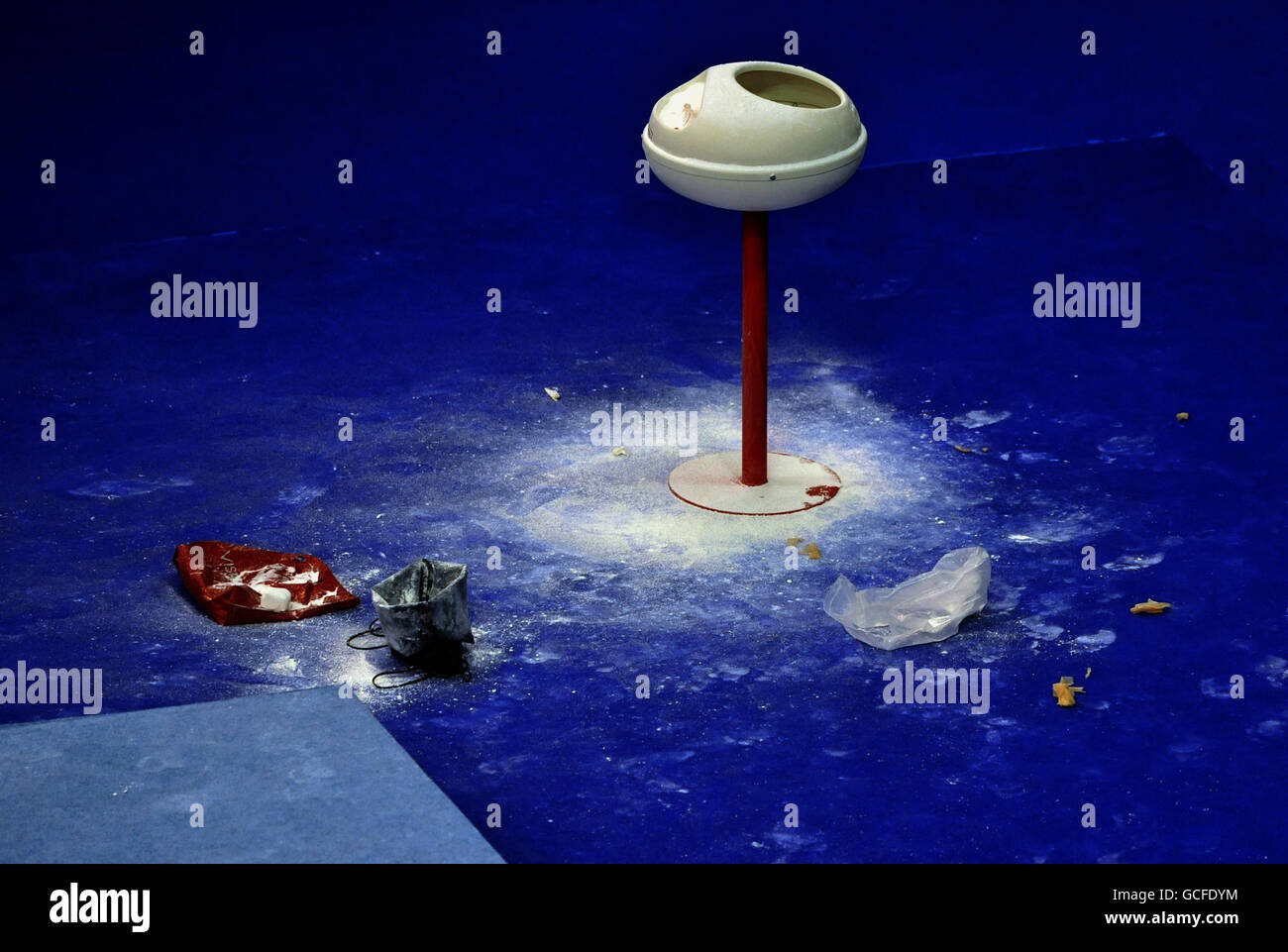 Ginnastica - Campionati europei Mens 2010 - Day One - Arena Nazionale al coperto. Gesso sul pavimento durante i Campionati artistici europei alla NIA, Birmingham. Foto Stock