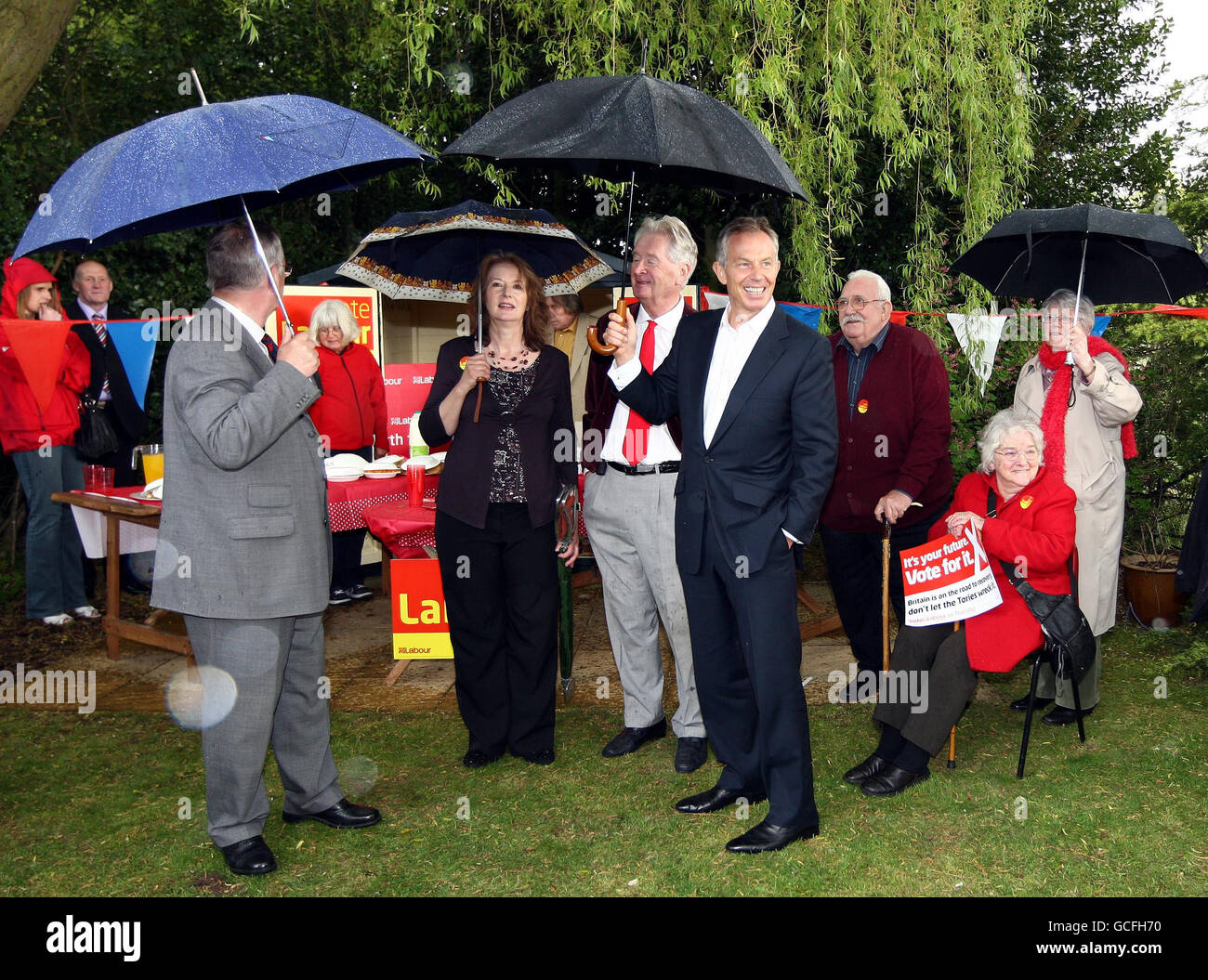 L'ex leader laburista Tony Blair parla ai sostenitori del partito laburista in una riunione che si terrà oggi a Tamworth. Foto Stock