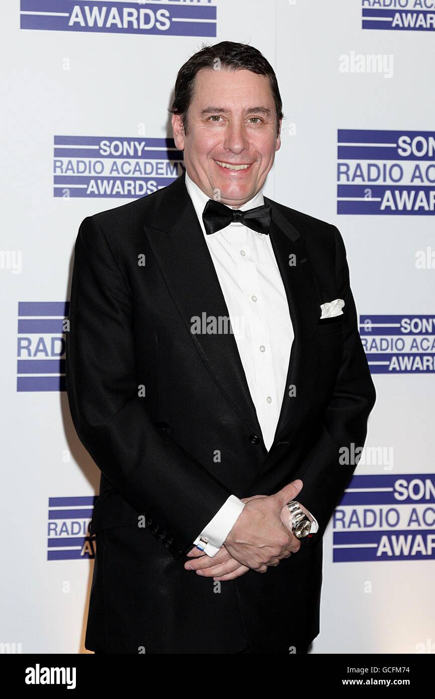 Jools Holland arriva per il Sony radio Academy Awards 2010 al Grosvenor House Hotel di Londra Foto Stock