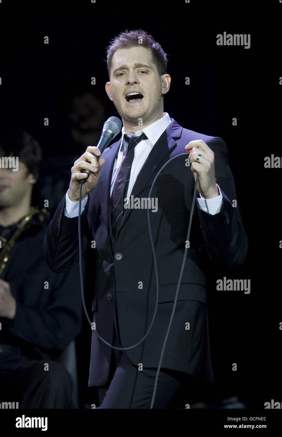 Michael Buble in concerto - Londra. Michael Buble si esibisce sul palco alla 02 Arena di Londra. Foto Stock