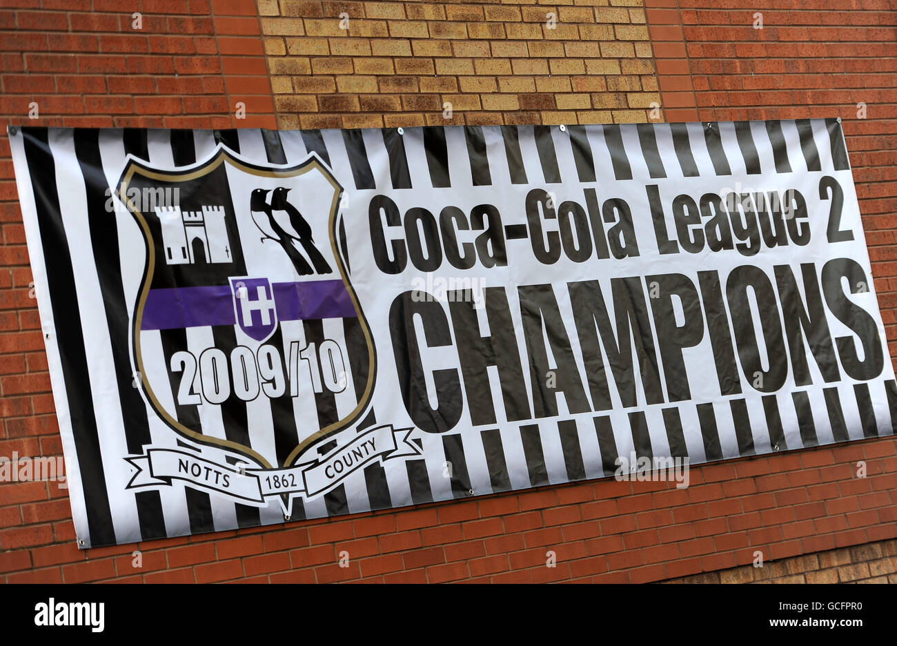 Calcio - Coca-Cola Football League Two - Notts County / Cheltenham Town - Meadow Lane. Un banner celebra il successo del titolo della Notts County's League Two Foto Stock