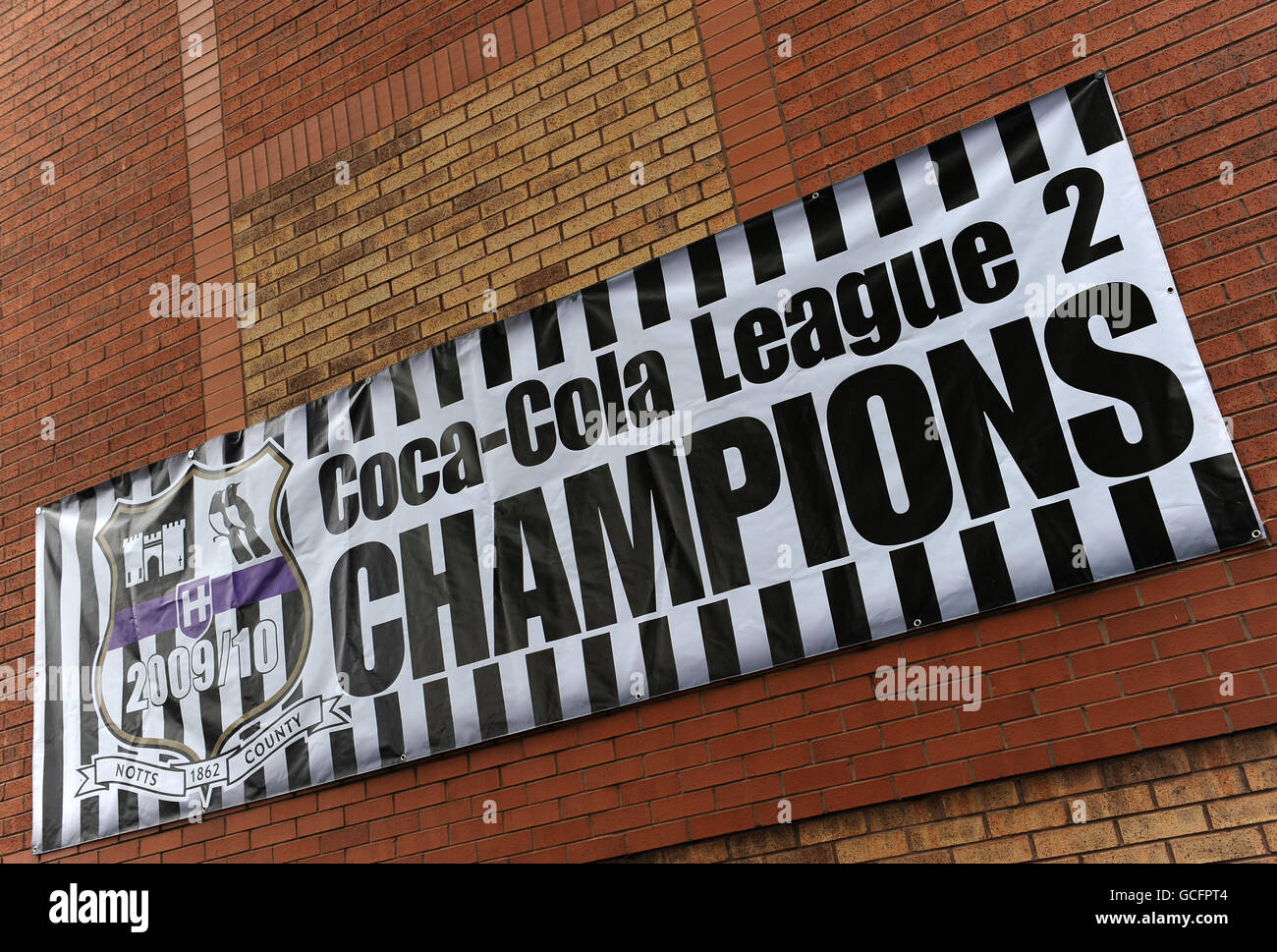 Calcio - Coca-Cola Football League Two - Notts County / Cheltenham Town - Meadow Lane. Un banner celebra il successo del titolo della Notts County's League Two Foto Stock