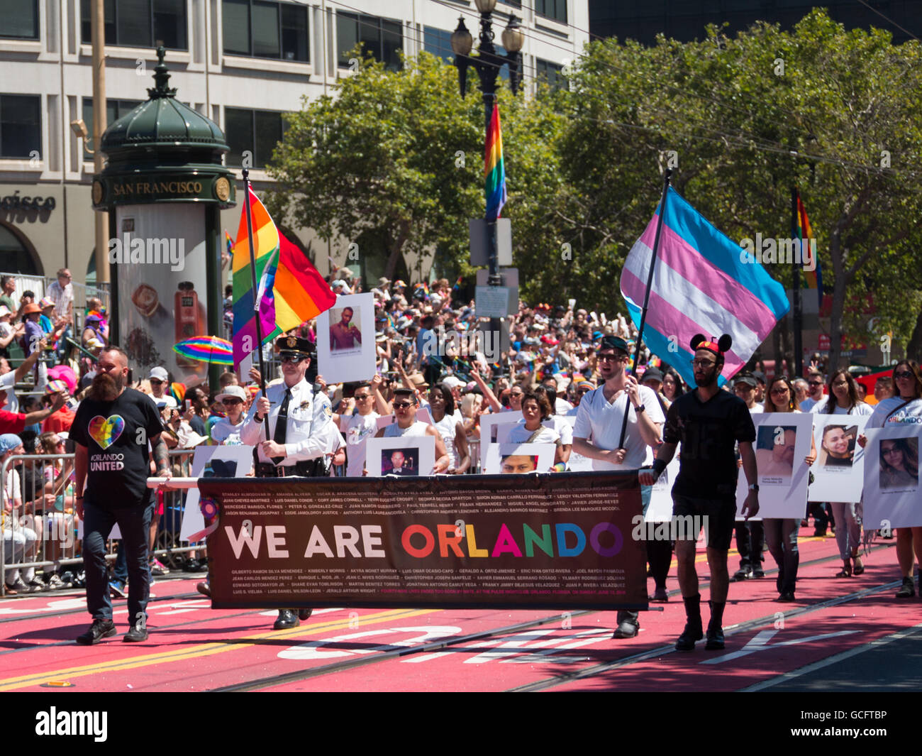 Sostegno alle vittime di Orlando in San Francisco Pride Parade 2016 Foto Stock