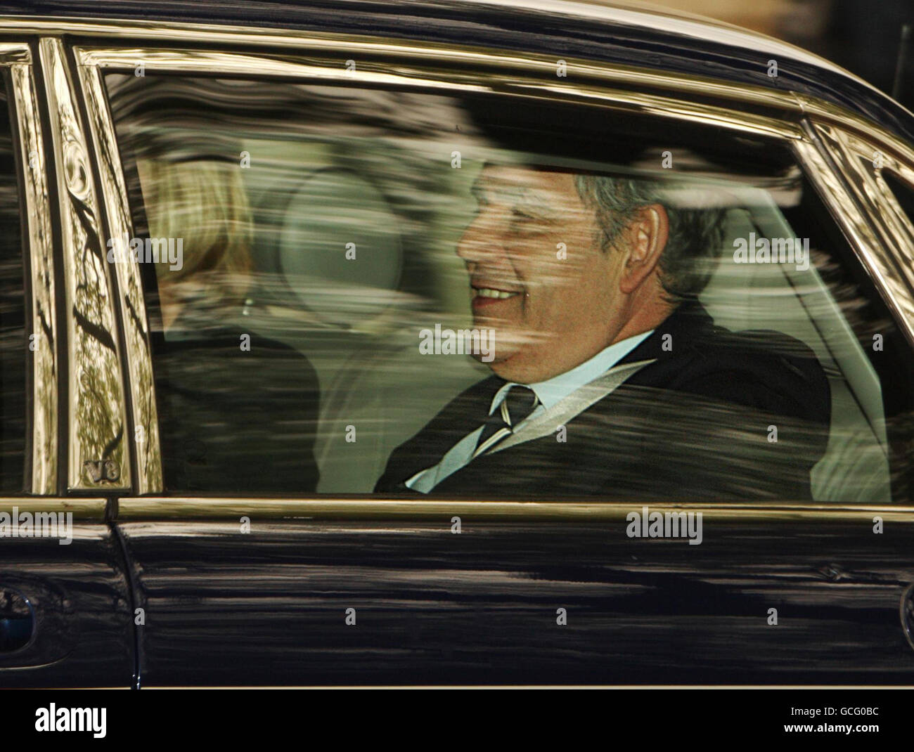 Il primo ministro Gordon Brown arriva all'ingresso posteriore di 10 Downing Street, Westminster, Londra. Foto Stock