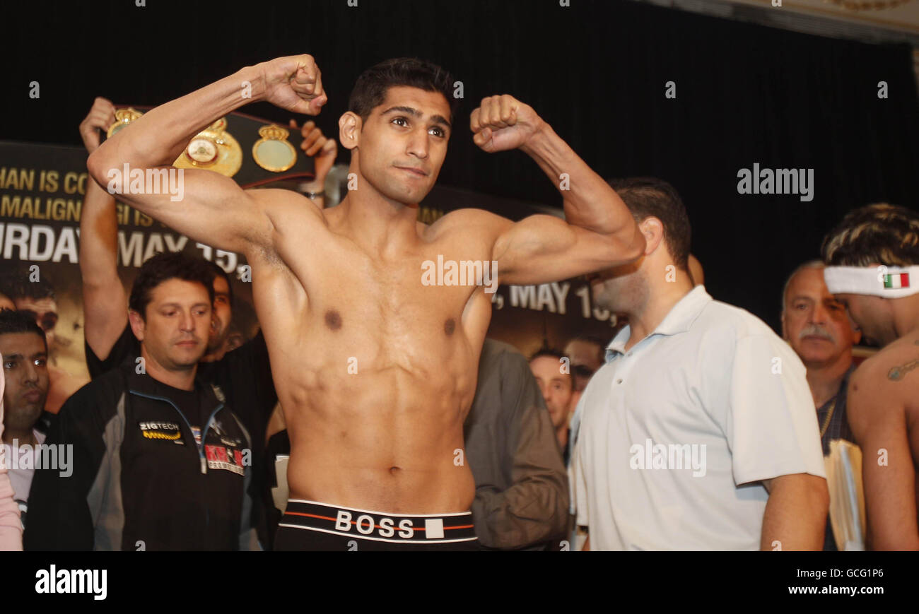 Pugilato - Amir Khan e Paulie Malignaggi Weigh in - Essex House - New York. Amir Khan durante la pesatura in Essex House, New York. Foto Stock