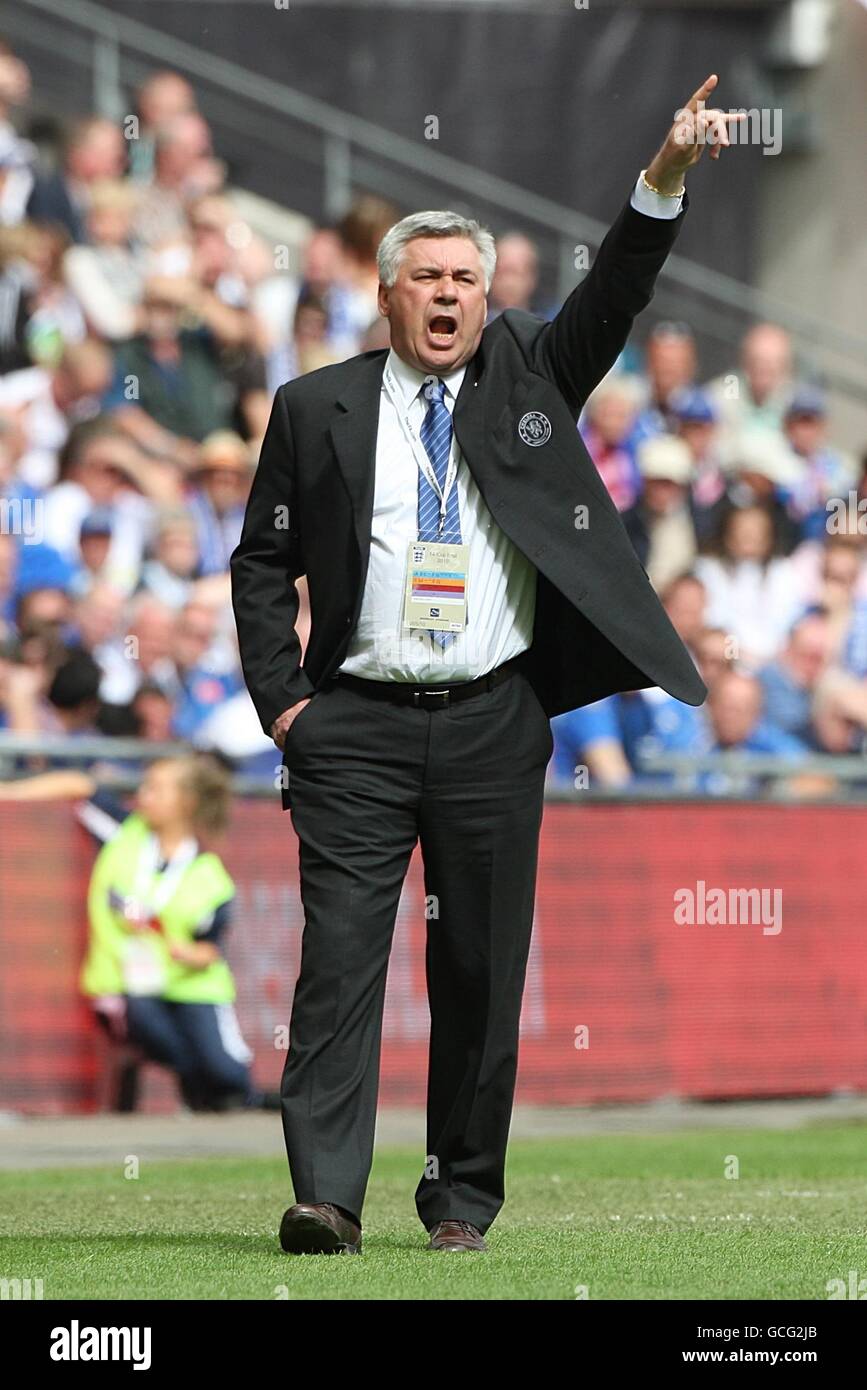 Calcio - fa Cup - finale - Chelsea v Portsmouth - Stadio di Wembley. Il manager del Chelsea Carlo Ancelotti sulla linea di contatto. Foto Stock