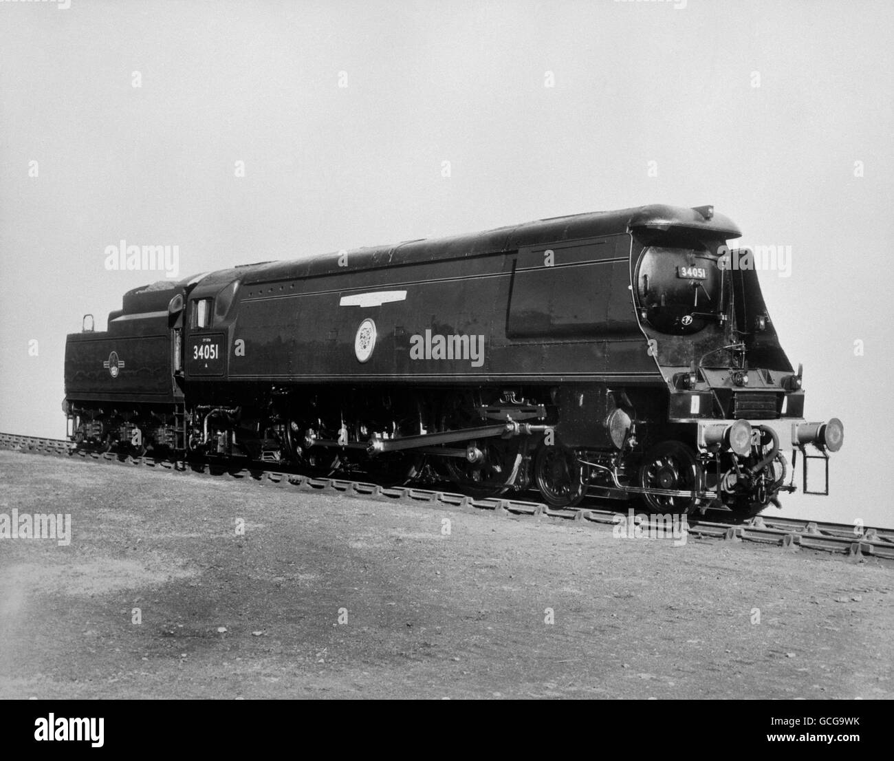 La 'ir Winston Churchill', numero 34051, una locomotiva a vapore di classe britannica del Pacifico che le Ferrovie britanniche hanno scelto di trasportare il treno funerale di Sir Winston Churchill da Waterloo sulla rotta per la stazione di Handborough vicino a Bladon, Oxfordshire. Foto Stock