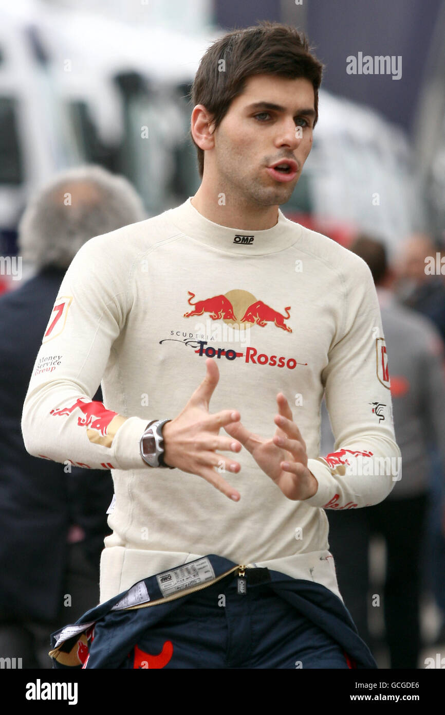 Formula uno Motor Racing - Gran Premio di Spagna - Paddock Day - circuito Catalunya. Jaime Alguersuari di Toro Rosso durante il Paddock Day al circuito Catalunya di Barcellona. Foto Stock