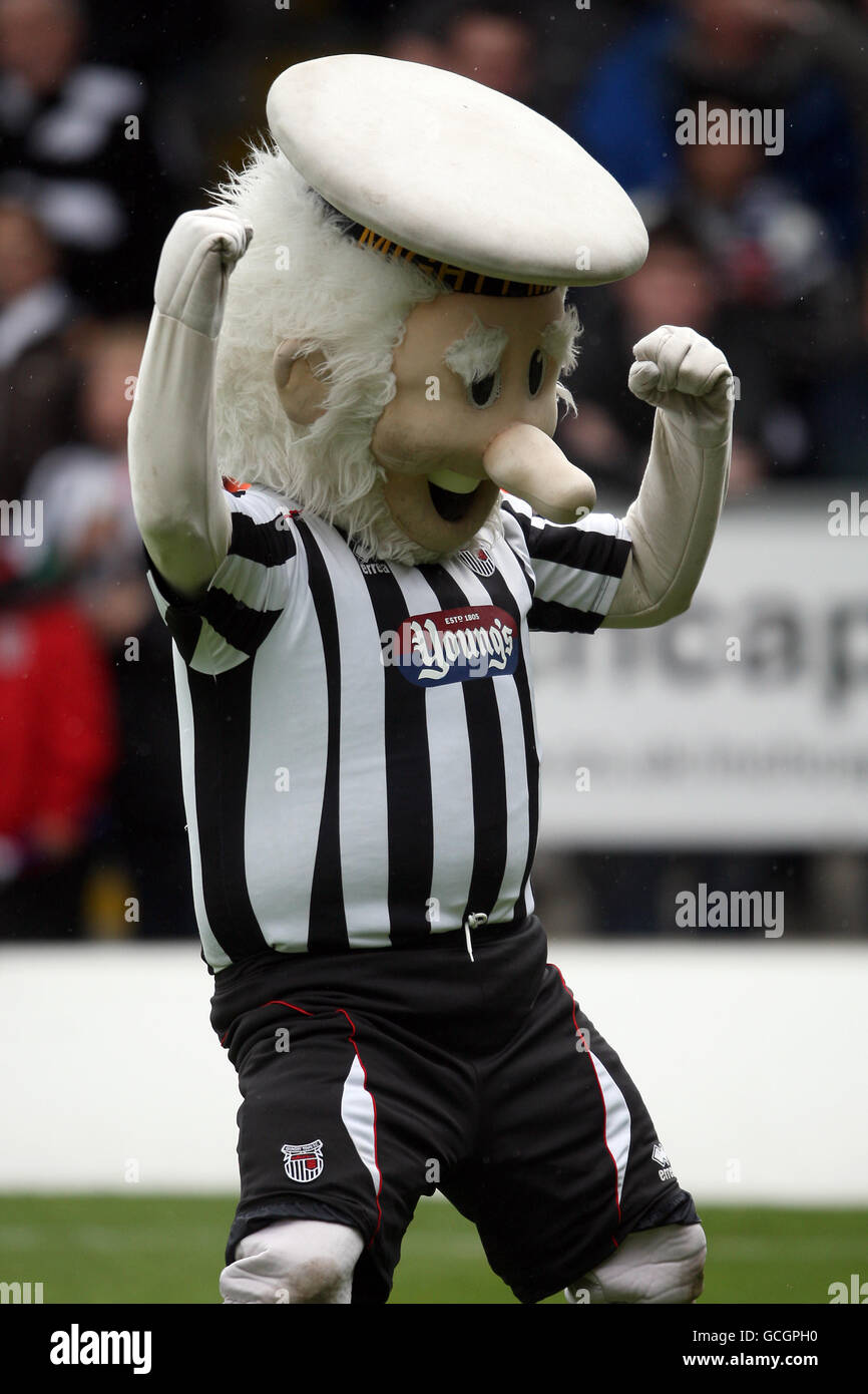 Calcio - Coca-Cola Football League Two - Burton Albion v Grimsby Town - Pirelli Stadium. Grimsby Town mascotte il Mighty Mariner Foto Stock