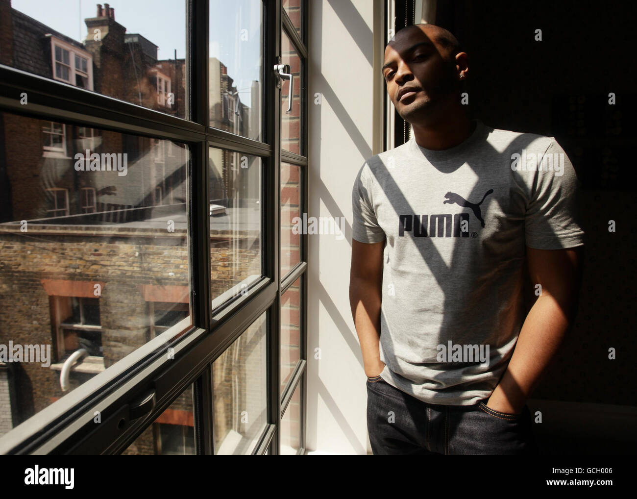 Il regista Noel Clarke durante una fotocellula per il nuovo film '4.3.2.1', al Soho Hotel nel centro di Londra. Foto Stock