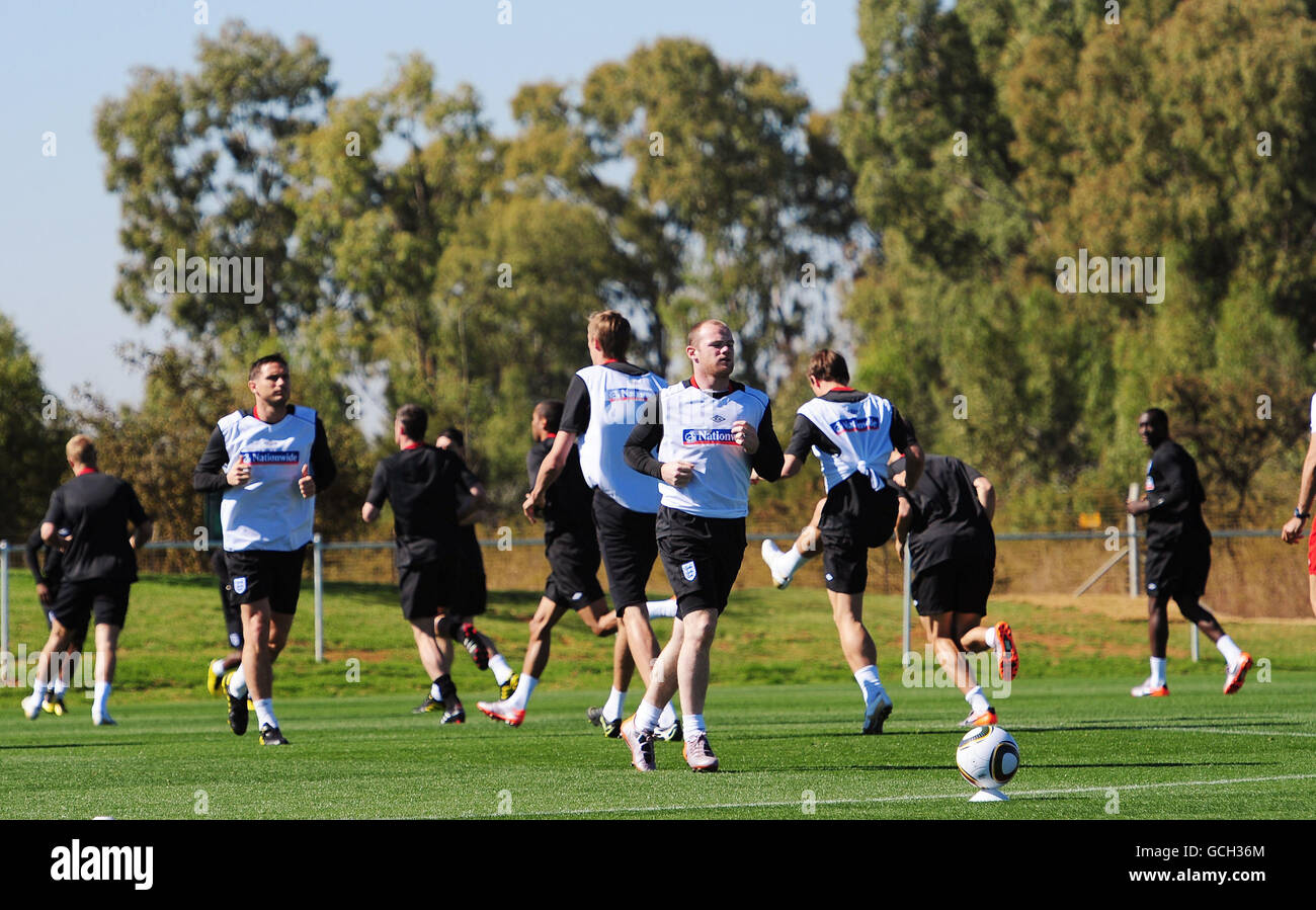 Calcio - seconda sessione di allenamento in Inghilterra in Sud Africa - Royal Bafokeng Sports Complex. Inghilterra durante una sessione di allenamento presso il Royal Bafokeng Sports Complex, Rustenburg, Sudafrica. Foto Stock