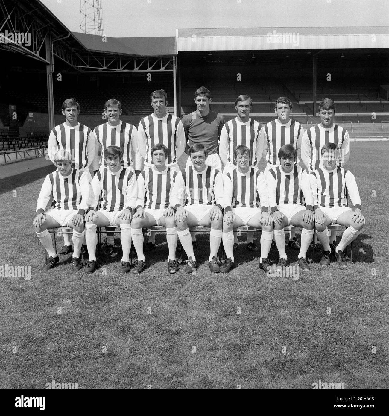 West Bromwich Albion team group. (Back row, L-R) Doug Fraser, John Kaye, John Talbut, John Osbourne, Richard Krzywicki, Ray Wilson, Graham Williams. (Prima fila, L-R) Asa Hartford, Danny Hegan, Tony Brown, Jeff Astle, Colin Suggett, Bobby Hope, Alan Glover Foto Stock