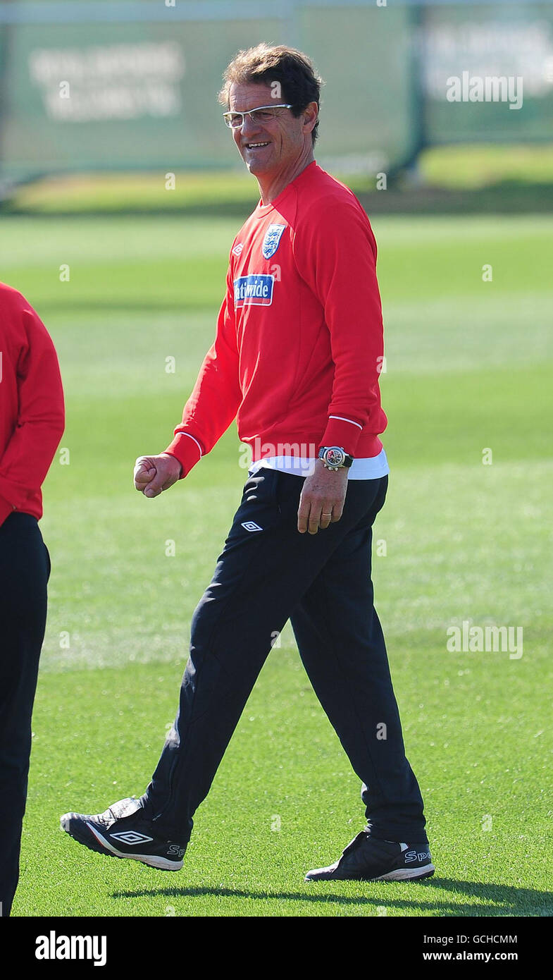 Il direttore inglese Fabio Capello durante la formazione al Royal Bafokeng Sports Complex, Rustenburg, Sudafrica. Foto Stock